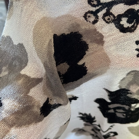 Lightweight Floral Fringe Scarf Bundle - Picture 7 of 7